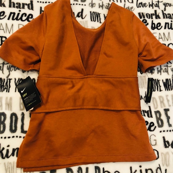 Nike training top - Picture 3 of 4